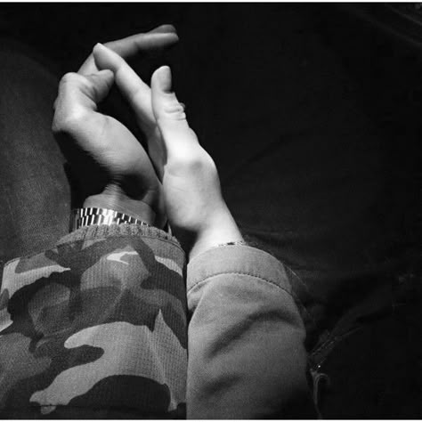 Army Boyfriend, Military Boyfriend, Army Love Photography, Soldier Love, Military Aesthetic, Military Couples, Army Couple, Military Love, Army Love