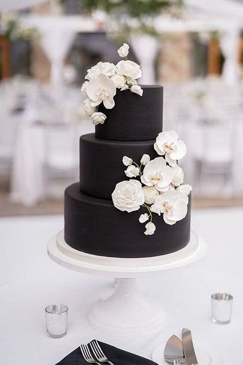 39 Black And White Wedding Cakes Ideas ❤ black and white wedding cakes floral decor #weddingforward #wedding #bride Black And White Wedding Cake, Black And White Wedding Theme, Black Cake, Black Wedding Cakes, White Wedding Theme, Special Cakes, Floral Wedding Cakes, White Wedding Cakes, Decadent Cakes