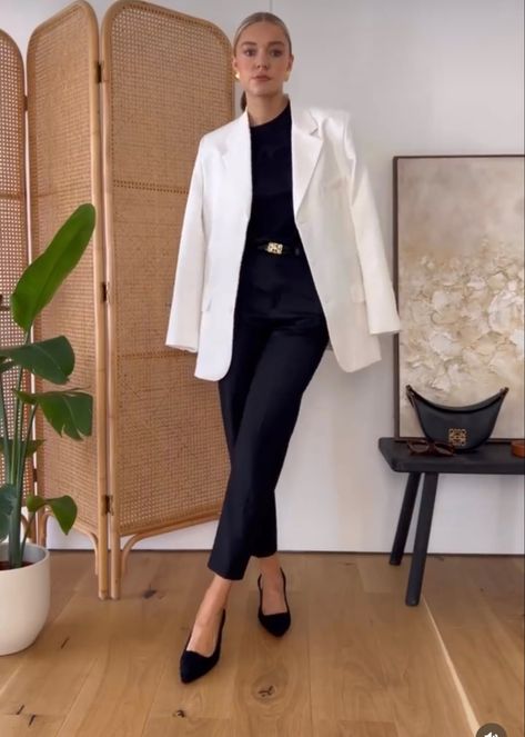 Cropped Trousers Outfit, High Tea Outfit, Black Trousers Outfit, Black Cropped Trousers, Trousers Outfit, Trouser Outfit, Classic Style Outfits, Low Heel Pumps, Black Trousers