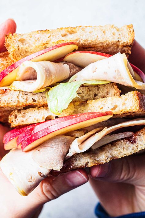 turkey apple sandwich Turkey Apple Sandwich, Turkey Sandwich Recipes, Turkey Apple, Turkey Sandwiches Recipes, Apple Sandwich, Ham And Cheese Sandwich, Finger Sandwiches, Office Lunch, Turkey Sandwiches