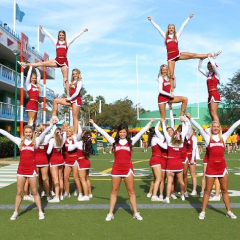 Love this pyramid! American Cheerleader, Cheer Pyramids, Cheerleading Tryouts, Cheerleading Pics, Cheerleading Stunts, Cool Cheer Stunts, Cheer Flyer, Cheer Team Pictures, Cheer Photography