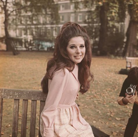 1960’s Hair, Madonna Fashion, Bobbie Gentry, London October, Aesthetic Outfits Y2k, 1960s Hair, 1960's Fashion, 60s And 70s Fashion, Old Hollywood Stars