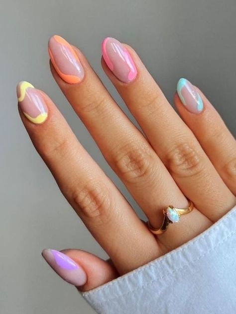 Easter is just around the corner, and there's no better way to get into this happy springtime holiday than with cute Easter nails. Cute chicks, bunnies,\ #EasterNails #EasterNailArt #EasterNailDesigns  #SpringNails #PastelNails #BunnyNails #EggNailArt #FloralNails #EasterBunnyNails #EasterEggNails #NailArtInspiration #NailArtLovers #CuteNails  #NailArtOfTheDay #HolidayNails Pastel Nails Designs, Easter Nail Designs, Spring Nail Trends, Broken Nails, Cute Spring Nails, Cute Summer Nails, Easter Nails, Rainbow Nails, Neon Nails