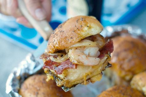 Shrimp Bacon Sliders Bacon Sliders, Ribs Recipes, Morning Recipes, Munchies Snacks, Healthy Munchies, Sandwiches Wraps, Kings Hawaiian, Tacos And Burritos, Superbowl Snacks