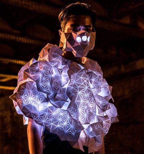 How wearable technology could change the way we think about air pollution - The Washington Post Ramp Ideas, Textile Installation, Textile Technology, Manchester Piccadilly, Smart Fashion, 3d Mapping, Up Costume, Technology Fashion, Futuristic Fashion