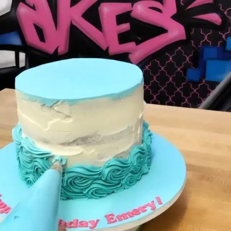 Piping Waves On Cake, Icing Consistencies, Buttercream Techniques, Wave Cake, Beach Cake, Cake Branding, Icing Techniques, Beach Cakes, Cake Youtube