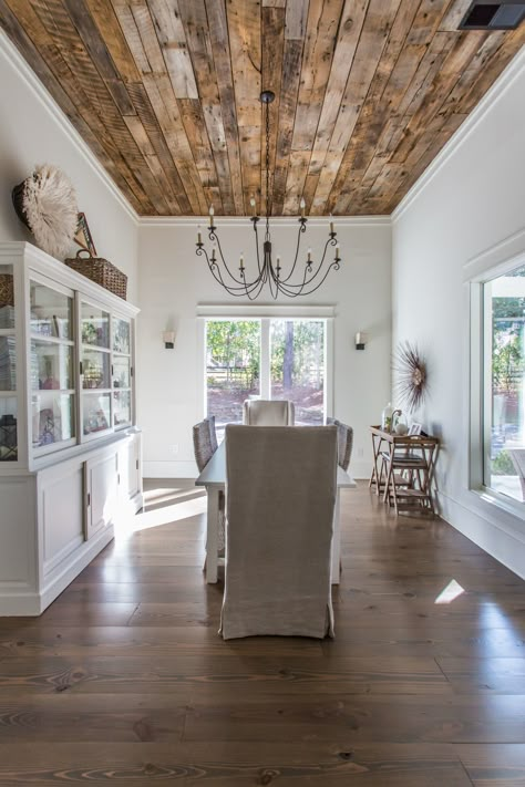 Downhome Fab, Ceiling Wood Panels, Wood Ceiling Detail, Panelling Ceiling, Dining Room Ceiling Ideas, Barn Wood Ceiling, Ceiling Wood, Reclaimed Wood Ceiling, Wood Plank Ceiling