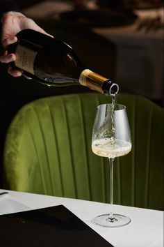 Natural Wine Bar Aesthetic, Winter Wine Photography, Wine Photography Photo Ideas, Drinking Wine Photography, Wine Glass Photography, Old Video Games, Wine Restaurant, Veuve Cliquot, Matcha Cafe