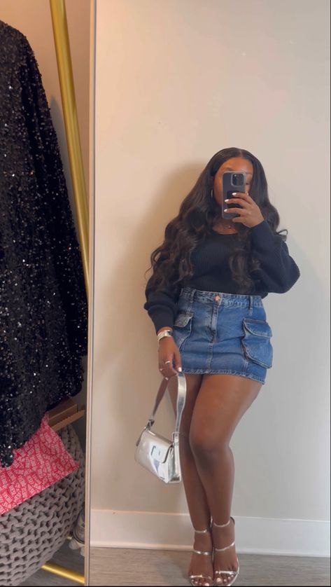 Jean Skirt Outfits Black Women Y2k, Short Jean Skirt Outfits Black Women, Denim Skirt Outfit With Heels, Hoodie And Denim Skirt Outfit, Jean Skirt Outfits For Women, Denim Cargo Skirt Outfit Black Women, Short Jeans Skirt Outfit Black Women, Zara Denim Skirt Outfit, Short Cargo Skirt Outfit Ideas