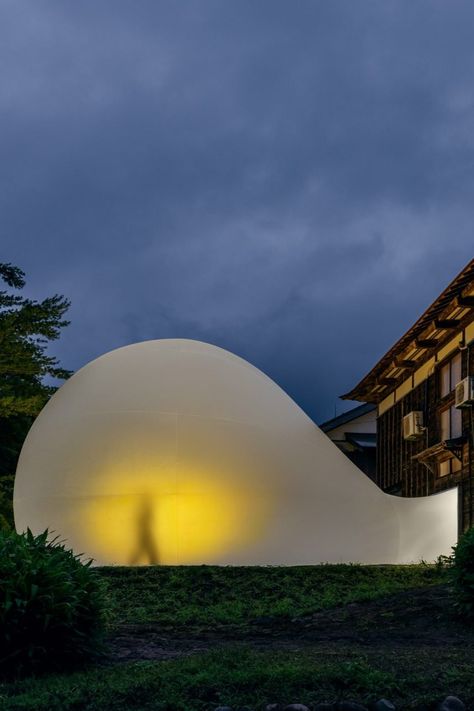 The Ephemeral Bubble installation is lit up in the evenings. Old Japanese House, Mobile Architecture, Mad Design, Mad Architects, Japanese Countryside, Houses In Japan, Giant Bubbles, Japan Architecture, Concrete Houses