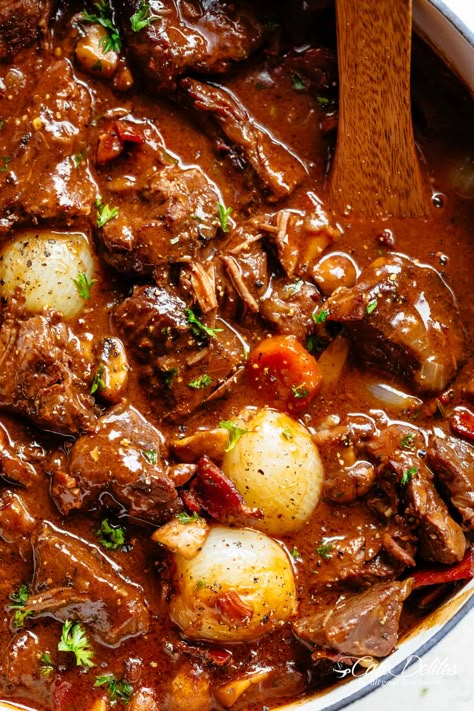 Party Meat, Beef Braised, Beef Bourguignon Recipe, Mojito Recept, Cheeseburger Pasta, Crockpot Recipes Beef Stew, Julia Child Recipes, Steak Dishes, Beef Stew Crockpot