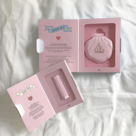 Pr Kit, Theme Divider, Kawaii Makeup, Kawaii Things, Cosmetic Packaging Design, Makeup Package, Perfume Packaging, Skincare Packaging, 카드 디자인