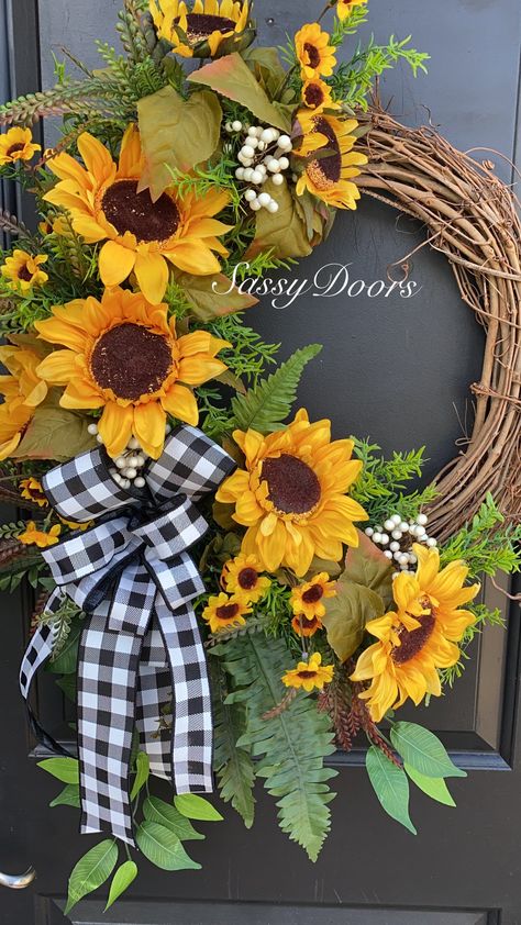 SassyDoorsWreaths Sunflower Wreath Diy, Easy Fall Wreaths, Fall Decor Wreaths, Fall Grapevine Wreaths, Door Wreaths Diy, Sunflower Wreath, Sunflower Decor, Seasonal Wreaths, Sunflower Wreaths