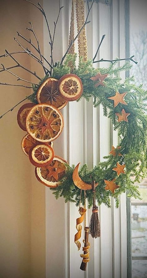 Pagan Winter Decor, Witchy Christmas Tree Decorations, Yule Screensaver, Yule Porch Decor, Yule Wreath Pagan Diy, Yule Gift Basket, Yule Aesthetic Decor, Witchy Christmas Wreath, Witch Yule Decorations