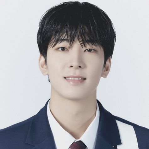 Wonwoo Id Picture, Wonwoo 1x1 Pic, Seventeen Id Picture, Wonwoo Profile Picture, Wonwoo Id Photo, Pass Foto, Smile Pictures, Seventeen Aesthetic, Jeon Wonwoo