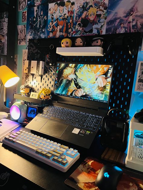 Setup Room Ideas, Gaming Laptop Setup, Desk Setup Gaming, Small Room Setup, Dream Desk Setup, Laptop Gaming Setup, Laptop Setup, Wfh Setup, Setup Inspiration