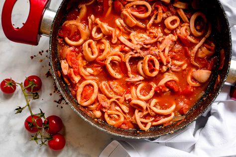 Sicilian Calamari in Tomato Sauce - Bravabod Cooking Calamari, Squid Dishes, Red Sauce Recipe, Calamari Recipes, Grain Free Bread, Seafood Sauce, Yummy Seafood, Red Sauce, Calamari