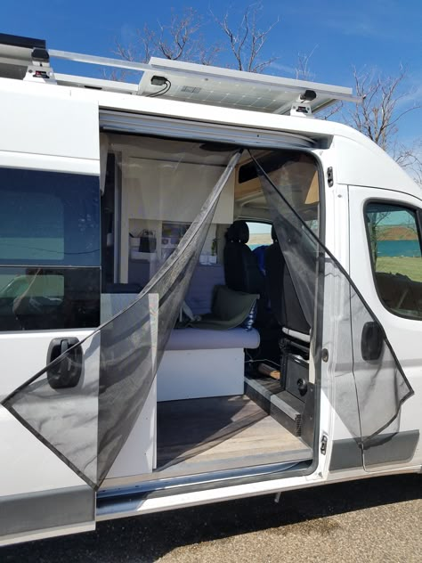 Vw Eurovan Camper, Campervan Hacks, Eurovan Camper, Astuces Camping-car, Ducato Camper, Vw Eurovan, Camper Diy, Diy Screen Door, Cargo Trailer Conversion