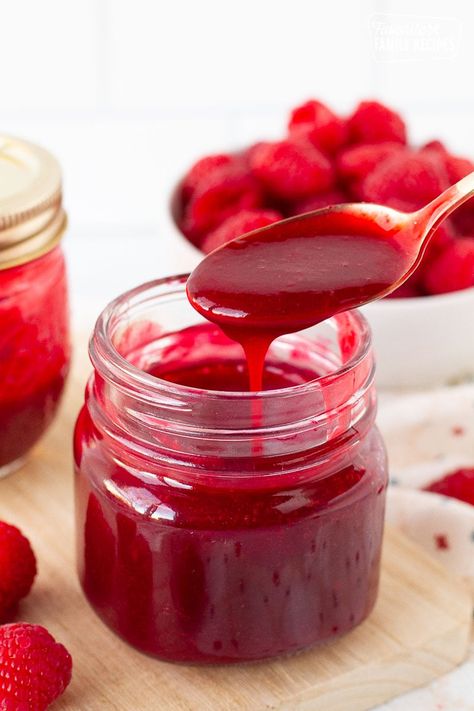 This easy raspberry sauce recipe can be made in a matter of minutes and only uses 4 ingredients! Use it as a dessert topping, syrup, or as a mix-in for drinks. Coulis Recipe, Raspberry Sauce Recipe, Raspberry Dessert, Dessert Sauce, Raspberry Coulis, Homemade Syrup, Raspberry Sauce, Raspberry Syrup, Dessert Toppings