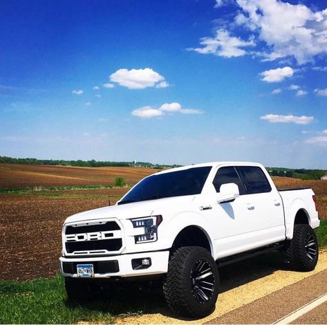 Beautiful White 2018 Ford F-150 White Lifted Trucks, Ford F150 Fx4, Truck Accessories Ford, Ford Lobo, Ford Trucks F150, Lifted Ford, To Pee, Don't Look Back, Built Ford Tough