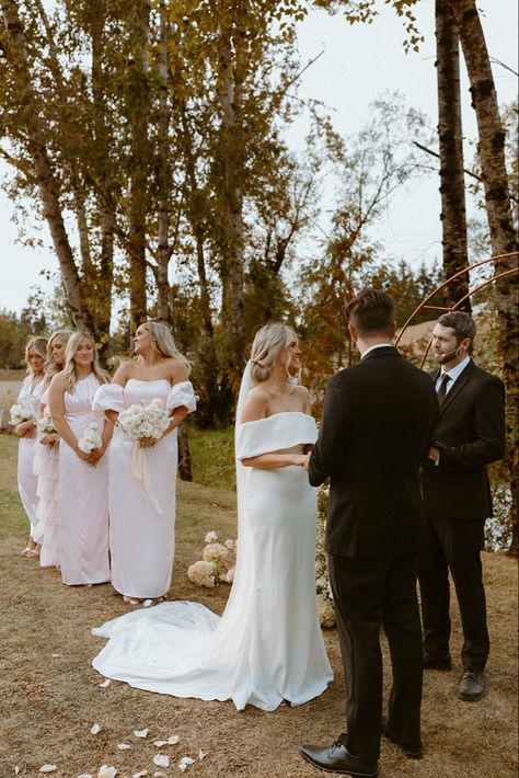 Bride Down The Aisle, Wedding Pic, May Weddings, Bridesmaids And Groomsmen, Wedding Goals, Wedding Bridesmaid, Party Planner, Farm Wedding, Photo Inspo