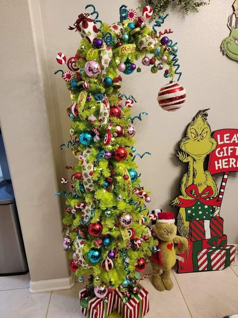 Hobby Lobby Grinch Tree Decorated, The Grinch Tree Decorations, Grinch Christmas Wrapping Ideas, Grinch Tree Ideas, Grinch Christmas Village, Grinch Office Decorating Ideas, Grinch House Decoration, Grinch Trees Ideas, Grinch Themed Christmas Tree