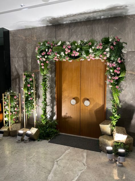 Railing Flower Decoration, Pelli Decoration, Pathway Decor, Entrance Door Decor, Entrance Arch, Decor Entrance, Gate Decoration, Flower Garland Wedding, Wedding Doors