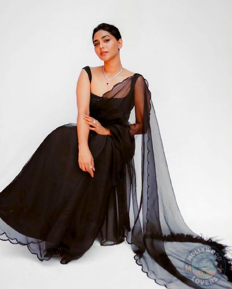 Aiswarya Lakshmi Black Organza Saree, Aishwarya Lakshmi, Aishwarya Lekshmi, Modern Saree, Fancy Sarees Party Wear, Saree Blouse Patterns, Indian Dresses Traditional, Designer Saree Blouse Patterns, Sarees Party Wear