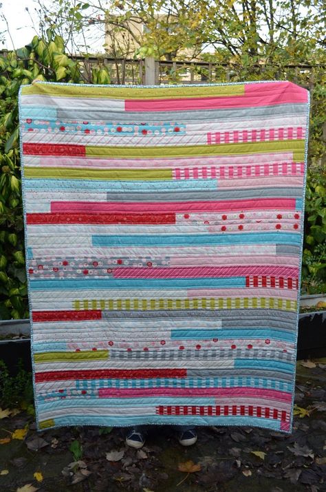 15 Jelly Roll Race Quilt Patterns (Easy for beginners) Crazy Quilting Ideas, Easy Jelly Roll Quilt, Jelly Roll Race Quilt, Jelly Roll Projects, Jelly Roll Race, Jelly Roll Quilt, Hand Quilting Patterns, Jelly Roll Patterns, Jelly Roll Quilt Patterns