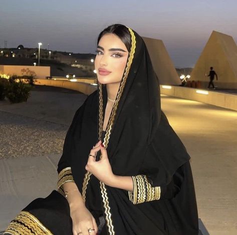 Hijabi Fashion Summer, Abaya Outfit, Muslim Culture, Hijabi Fits, Modest Fits, Arab Beauty, Hijabi Aesthetic, Mode Abaya, Best Poses For Pictures