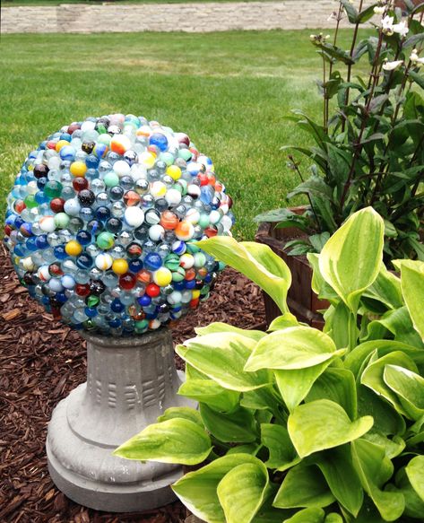 IMG_3422 Bowling Balls Garden Yard Art, Bowling Ball Garden, Diy Kids Decor, Bowling Ball Art, Lawn Ideas, Globe Diy, Gazing Balls, Garden Globes, Garden Balls