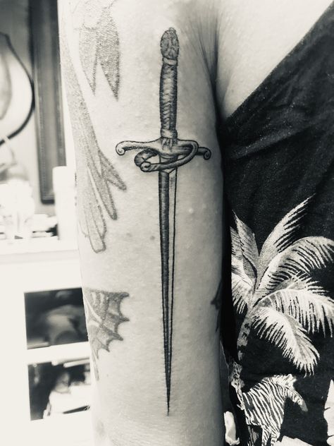 #needle #gameofthrones #aryastark  #needlegot #tattoo #tattoosforwomen #tattoodesigns #gameofthronestattoo Arya Stark Tattoo, Game Of Thrones Tattoo, Grunge Tattoo, Ship Tattoo, Gaming Tattoo, Star Wars Tattoo, B Tattoo, Tattoo Needles, Spine Tattoo