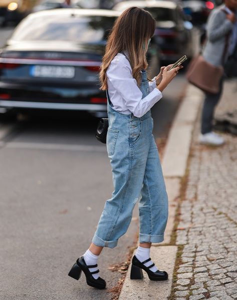 15 Chic Ways to Style Overalls Sweatshirt Under Overalls, Dressed Up Overalls Outfit, Overalls Outfit 2023, Business Casual Overalls Outfit, How To Dress Up Overalls, Dress Up Overalls Outfit, Chic Overalls Outfits, Levi’s Overalls Outfit, Women’s Overalls Outfit