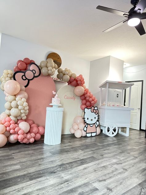 Birthday Theme Photoshoot, Kitty Birthday Theme, Hello Kitty Birthday Decorations, Hello Kitty Balloon, Hello Kitty Baby Shower, Hello Kitty Birthday Theme, Hello Kitty Theme Party, Theme Photoshoot, Baby Shower Party Themes