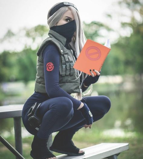 Cosplays Faciles, White Hair Cosplay, Kakashi Gojo, Cod Cosplay, Kakashi Cosplay, Naruto Shippuden Kakashi, Girl Group Halloween Costumes, Akatsuki Cosplay, Sasuke Cosplay