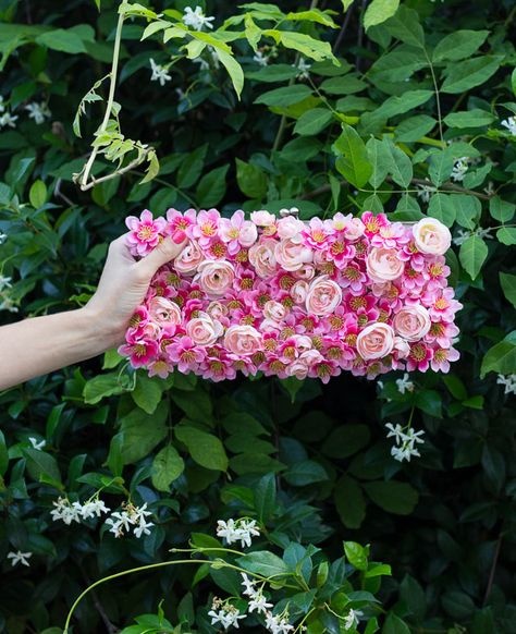 Diy Clutch Purse, Clutch Diy, Clutch Design, Flower Clutch, Purse Diy, Diy Clutch, Flower Purses, Floral Clutches, Diy Handbag