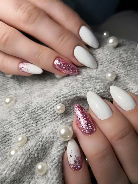 White Nails With Rose Gold Glitter, White Nails Pink Glitter, Glitter Pink And White Nails, White Nails With Pink Glitter, Gold Nails White, Pink Nails With Glitter Accent, Nail Art Rose, Acrylic Nails White, Pink Sparkle Nails