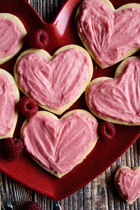 Soft Cutout Sugar Cookies, Raspberry Jello Recipes, Cookie Icing That Hardens, Buttercream Sugar Cookies, Icing That Hardens, Raspberry Buttercream Frosting, Raspberry Frosting, Cookie Icing Recipe, Raspberry Buttercream