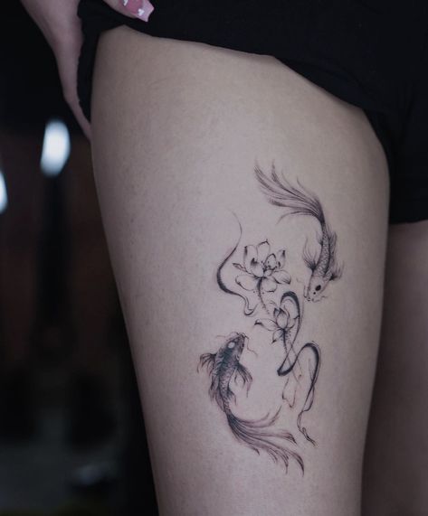 Koi Fish And Dragon Tattoo, Koi Pond Tattoo, Koi Fish Tattoo Thigh, Koi Fish And Flower Tattoo, Satosugu Tattoo, Tui And La Tattoo, Koi Fish Japanese Tattoo, Back Tattoos Ideas, Yin Yang Fish