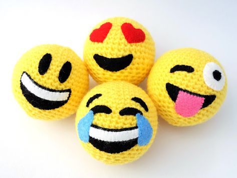 Always Arty: Crochet Emoji Balls Crochet Emoji, Keychain Pattern, Crochet Ball, Crochet Keychain Pattern, Kawaii Crochet, Crochet Amigurumi Free Patterns, Crochet Amigurumi Free, Crochet Motifs, Crochet Keychain