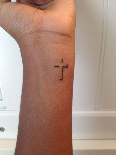 Girl Cross Tattoos, Unique Cross Tattoos, Cross Tattoo On Wrist, Small Cross Tattoos, Small Cross Tattoo, Cream Tattoo, Tattoo Son, Cross Tattoos For Women, Cross Tattoos