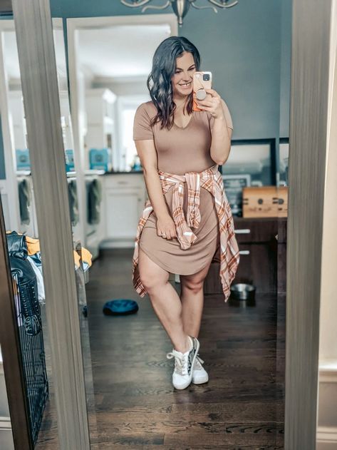 15+ Ways To Style A T-Shirt Dress • Alicia Renee How To Style Tshirt Dress, How To Wear A Tshirt Dress, How To Style A Tshirt Dress, Style T Shirt Dress, Tee Shirt Dress Outfit, Shirt Dress Outfit Summer, Style A T Shirt, T Shirt Dress Outfit, Mom Fits