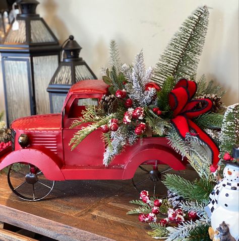 Red Truck Christmas Crafts Diy, Red Truck Christmas, Red Truck Christmas Decor Ideas, Vintage Red Truck Decor, Red Truck Decor, Christmas Red Truck, Christmas Centers, Merry Christmas Decoration, Christmas Porch Decor