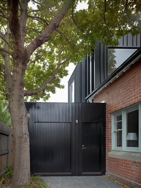 Carport Front Of House, Exterior Cladding Options, Garage Extension, Weatherboard House, Home Extensions, Black Houses, Holly House, Renovation Architecture, Side Extension