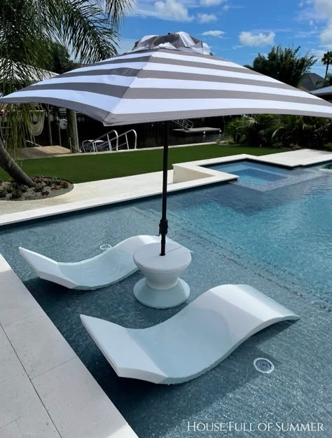 Full Review of Ledge Lounger In-Pool Furniture and Pool Rafts Outdoor Pool Furniture, Sun Shelf, Ideas De Piscina, Pool Patio Furniture, Rectangle Pool, Ledge Lounger, Florida Pool, Small Backyard Design Layout, Small Backyard Design Ideas