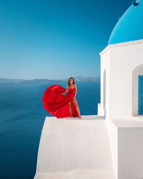 Santorini Photo Ideas, Santorini Outfits, Santorini Photoshoot, Santorini Outfit, Greece Aesthetics, Santorini Grecia, Greek Islands Vacation, France Vacation, Flying Dress