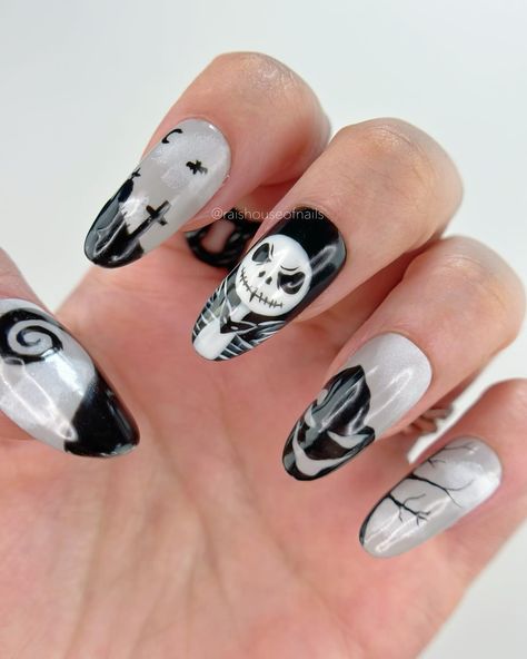 Hand drawn “The Nightmare Before Christmas” press on nails. #pressonnails #jackskellington #halloweennails #handdrawnnailart Before Christmas Nails, Nightmare Before Christmas Nails, Holloween Nails, Art Deco Nails, Halloween Press On Nails, Halloween Acrylic Nails, Makeup Face Charts, Gothic Nails, Almond Nails Designs