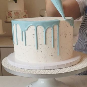 Watching These Cake Decorating Videos Is the Most Satisfying Thing You'll Do All Day: Let's be honest, the best part about Instagram is vicariously enjoying food through other people. Lemon Cauliflower, Cauliflower Parmesan, Decorating A Cake, Shrimp Food, Torte Creative, Parmesan Cauliflower, Torte Cupcake, Butter Shrimp, Creative Cake Decorating