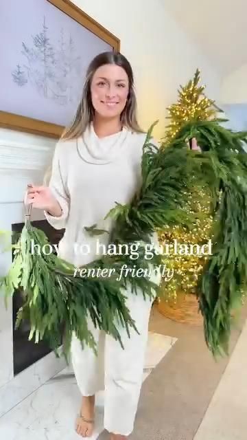 Xmas Mantle Decorations, Christmas Garlands Ideas, Christmas Table Garland, Mantel Greenery, Christmas Garland Decor, Norfolk Pine Garland, Natal Natural, Garland Christmas Decor, Navidad Natural