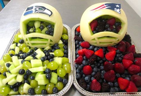 Super Bowl Fruit, Fruit Tray Ideas For Party, Football Season Food, Fruit Tray Ideas, Super Bowl Cookies, Superbowl Desserts, Tailgate Snacks, Football Party Foods, Healthy Superbowl Snacks